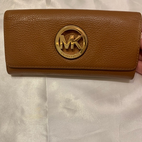 Michael Kors Large Pebbled Leather Shoulder Bag - Picture 14 of 16